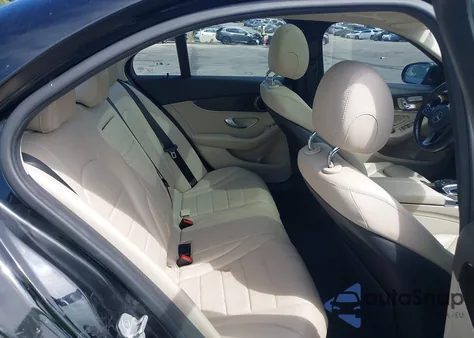 2016 Mercedes-Benz C 300 4Matic/Luxury 4Matic/Sport 4Matic z USA, uszkodzony, nr VIN 55SWF4KB4GU097714